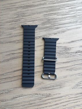 Apple Black Ribbed Silicone Watch Band